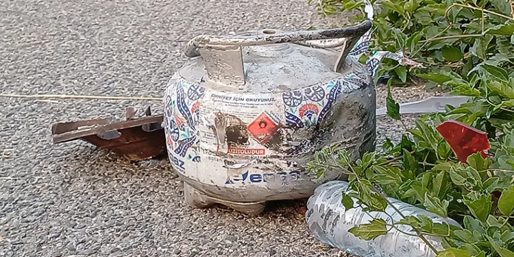 Tırdan düşen piknik tüpü kazaya neden oldu