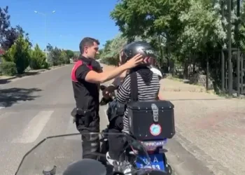 Kimliğini unutan öğrencinin imdadına Yunus polisleri yetişti
