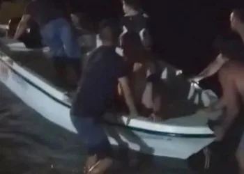 Denizin ortasında can pazarı