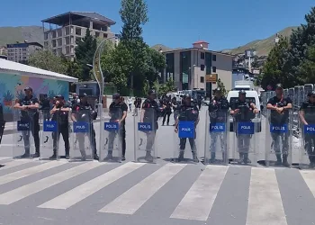 Hakkari Belediye Başkanı Akış tutuklandı