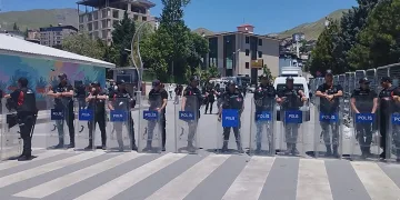Hakkari Belediye Başkanı Akış tutuklandı