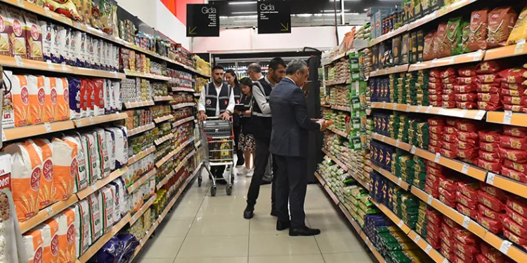 Bayram öncesi marketler denetlendi