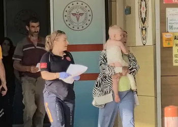 1,5 yaşındaki bebeğin üzerine kaynar su döküldü