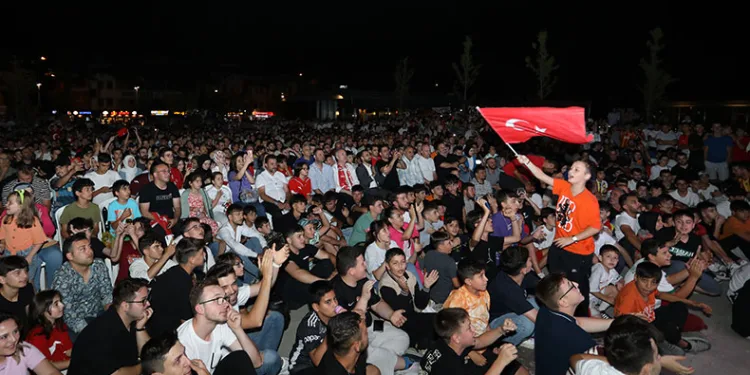 İnegöl’de Son 16 Coşkusu