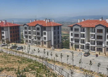 TOKİ’lerde anahtarlar teslim edildi