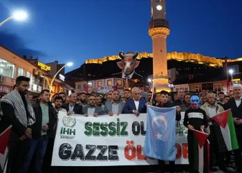 Filistin’e destek İsrail’e lanet yürüyüşü