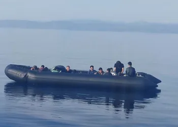 9’u çocuk 22 düzensiz göçmen kurtarıldı