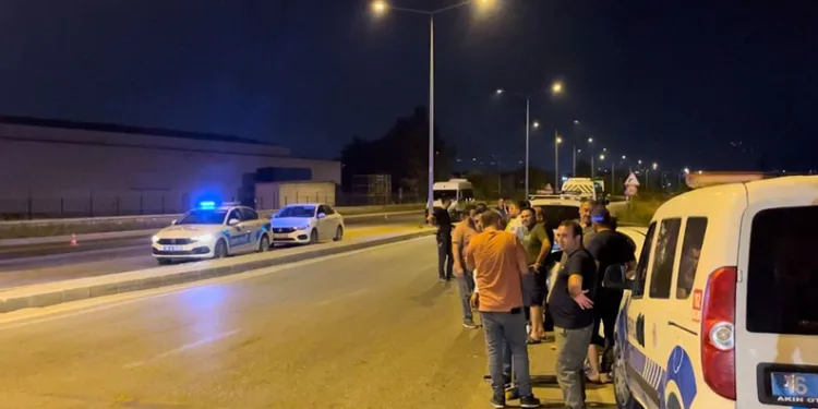 Bursa’da işçileri taşıyan servis ile kamyonet çarpıştı: 8 yaralı