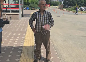 Kurban keseyim derken parmaklarını kesti