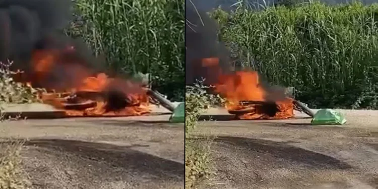 Seyir halindeki motosiklet alev alev yandı