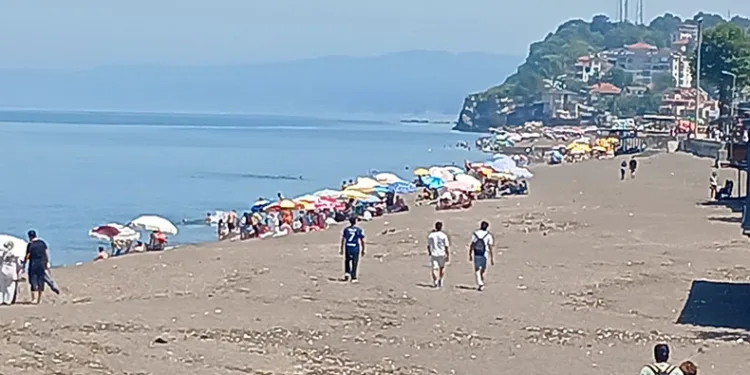 Sınavdan çıkanlar plajları doldurdu