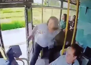 Otobüsün kapısını açık bıraktığı için kadının ölümüne neden olmuştu