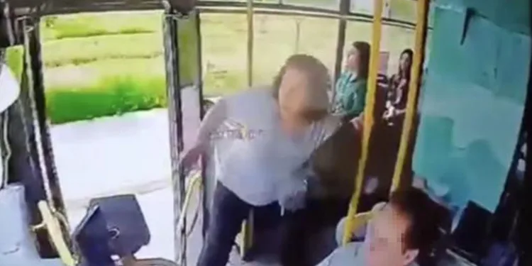 Otobüsün kapısını açık bıraktığı için kadının ölümüne neden olmuştu