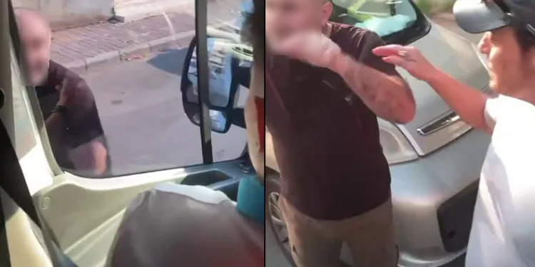 Servis minibüsünün kapı ve camlarını yumrukladı
