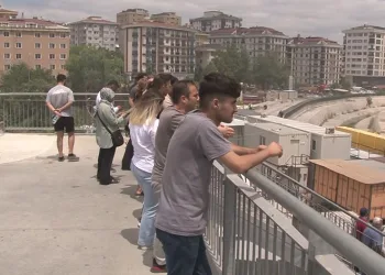 Ataşehir’de inşaattaki malzemeler yandı