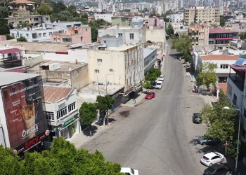 Bayram tatili ve sıcak ilçeyi sessizliğe bürüdü