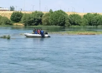 Adacıkta mahsur kalan aile kurtarıldı