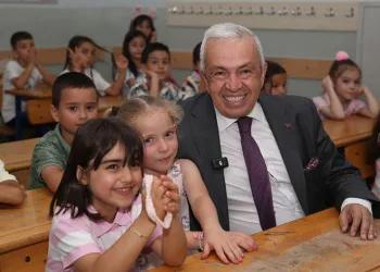 Miniklerin karneleri Başkan Şadi Özdemir’den