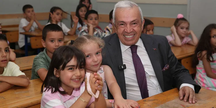 Miniklerin karneleri Başkan Şadi Özdemir’den