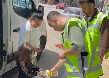 Bayram şekeri polisten