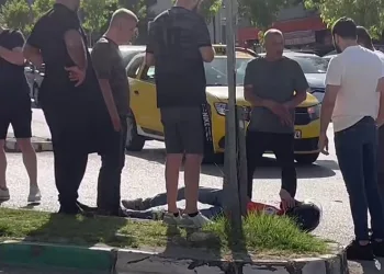 Ticari taksi motosiklete çarptı: 1 yaralı