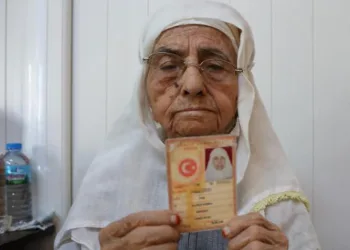 Asırlık Hatice Kübra teyzenin şaşırtan hayat hikayesi