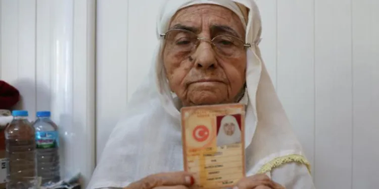 Asırlık Hatice Kübra teyzenin şaşırtan hayat hikayesi