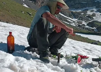Haziran’da kara pekmez döküp yedi