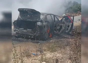 Seyir halindeki otomobil yandı