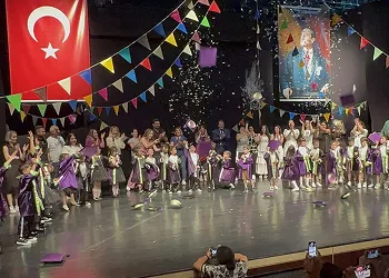 Nilüferli miniklerin yılsonu gösterisi