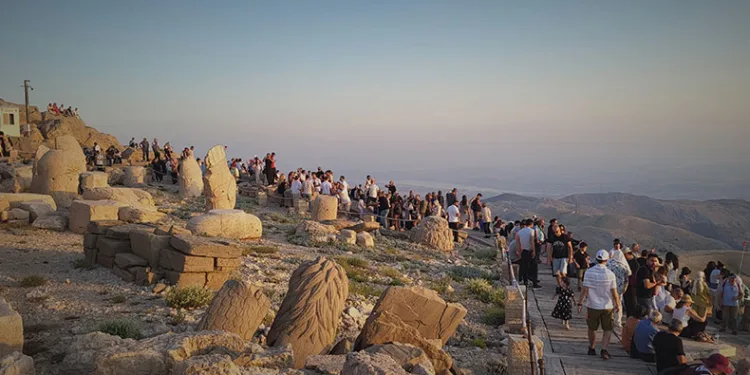 Nemrut Dağına bayram bereketi
