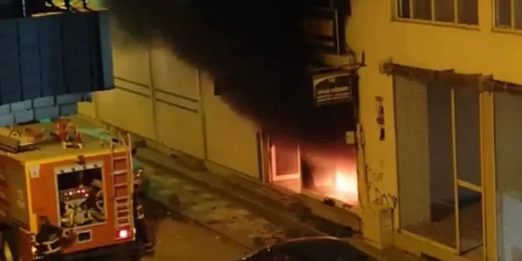 Mobilya döşeme dükkanında korkutan yangın