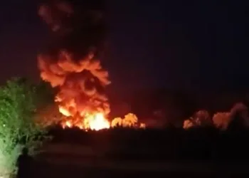 Bursa’da boya fabrikasında yangın: 3 kişi kimyasaldan etkilendi