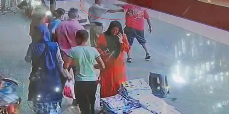 Yere çöp attı diye uyardığı kişiyle girdiği kavgada bıçaklandı