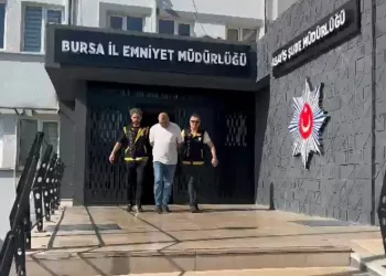 Bursa’da para için husumetlisini başından vurdu