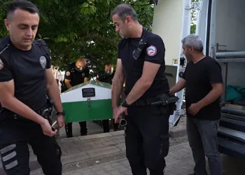 Yaşlı kadın evinde uğradığı saldırıda öldürüldü