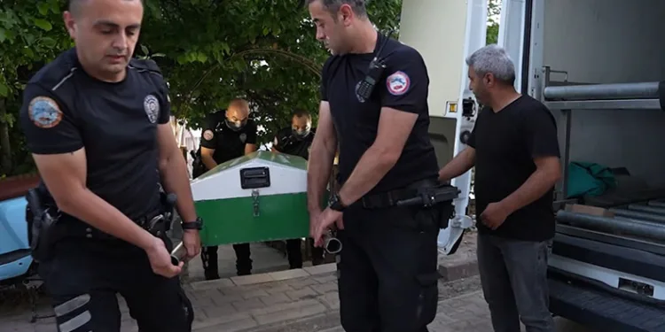 Yaşlı kadın evinde uğradığı saldırıda öldürüldü