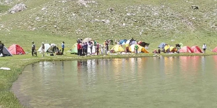 Doğa harikası alanı çöplüğe dönüyor