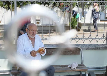 Kurban Bayramı öncesi mezarlıklar doldu taştı