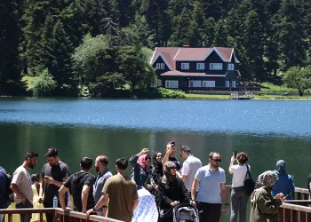 Tatilciler, Bolu’nun doğa harikasına akın etti