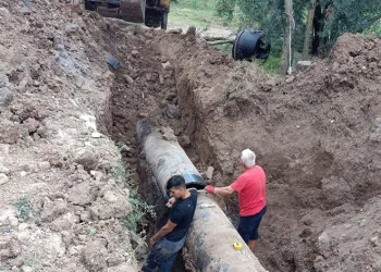 Boruların patlaması, çiftçiyi susuz bıraktı