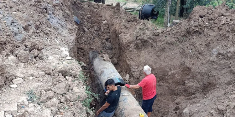 Boruların patlaması, çiftçiyi susuz bıraktı
