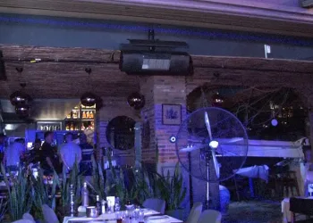 Kadıköy’de restoranın tavanı çöktü: 1 yaralı