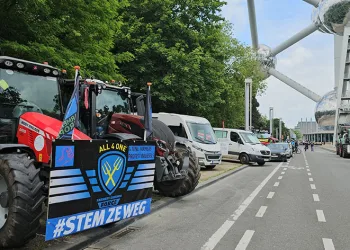 Avrupalı çiftçilerden Brüksel’de traktörlü protesto