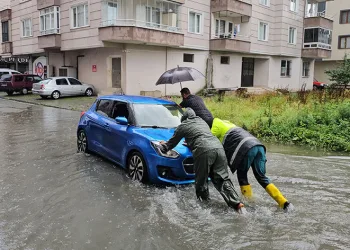 Arhavi’de yoğun yağış sele neden oldu