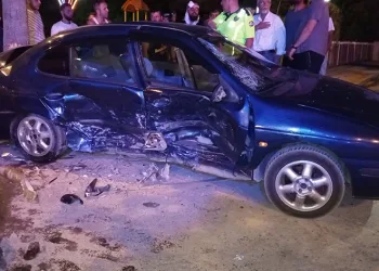 İki otomobil çarpıştı: 2 yaralı