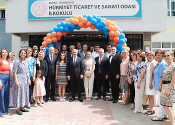 Bursa’da 700 bin öğrenci karne heyecanı yaşadı