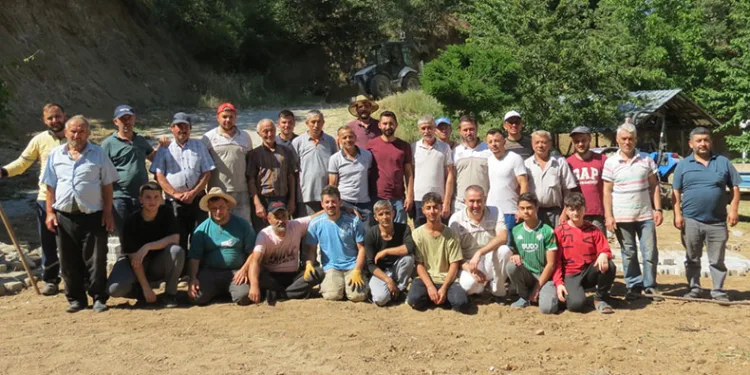 Seferiışıklar Köyü’nde imece usulü temizlik