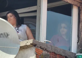 13 yaşındaki kız annesini darp ederek rehin aldı