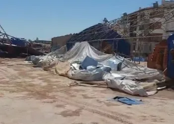 Gaziantep’te şiddetli rüzgar yemekhanenin çatısını uçurdu